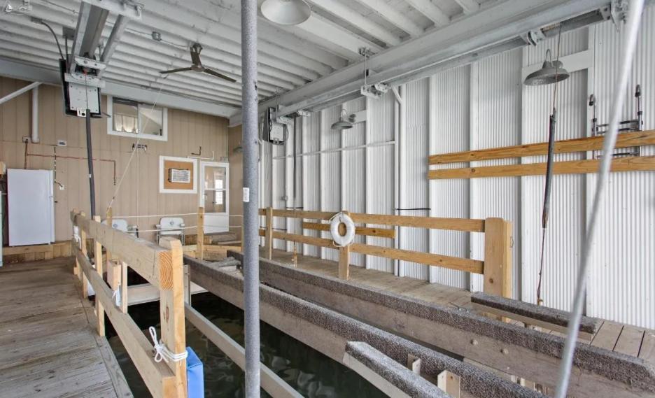 Beautiful Boathouse Overlooking The Bay Villa Sandusky Exterior photo